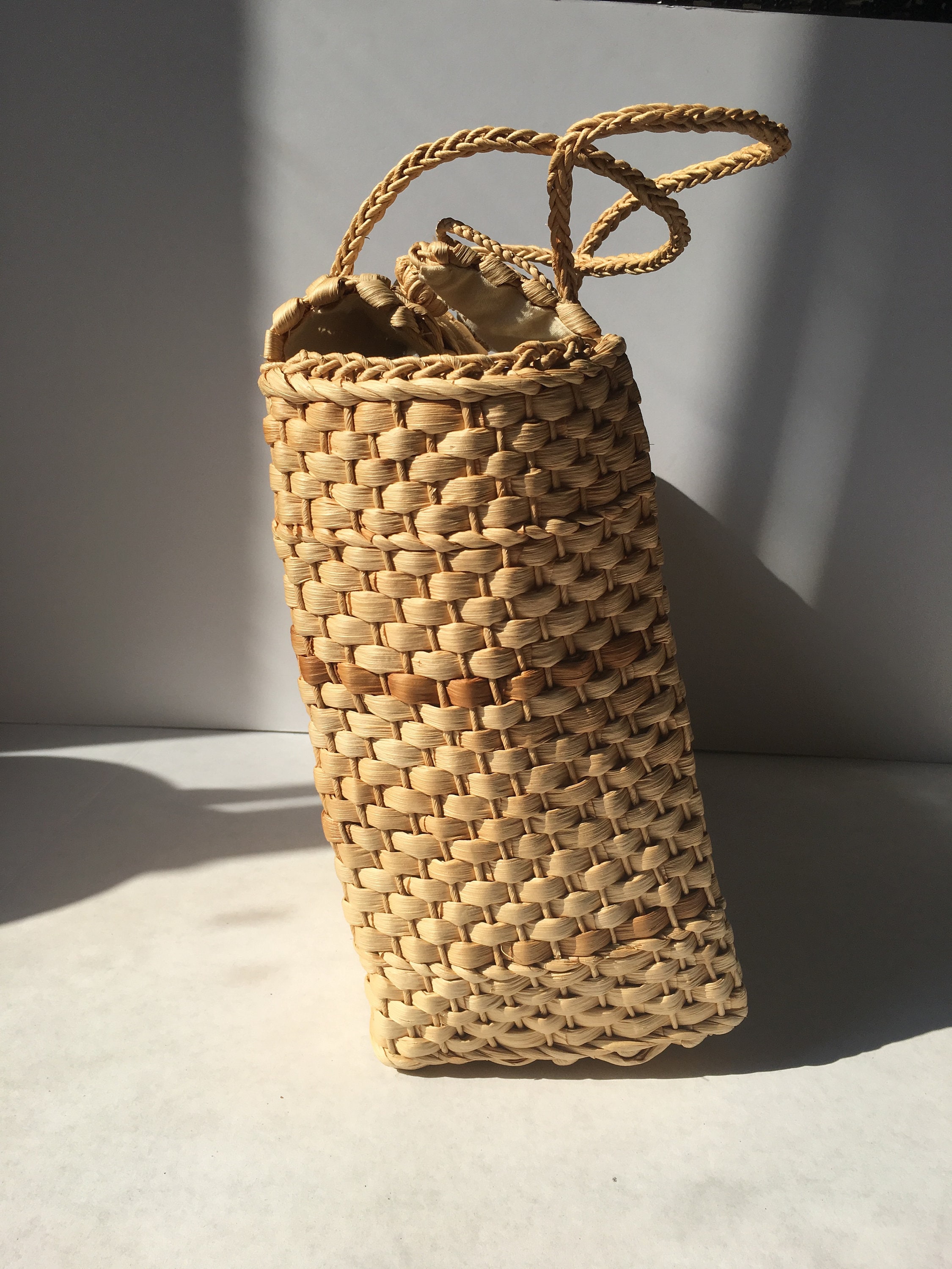VINTAGE VAULT 1970s Woven Natural Rattan Straw Wicker Shopper Tote ...