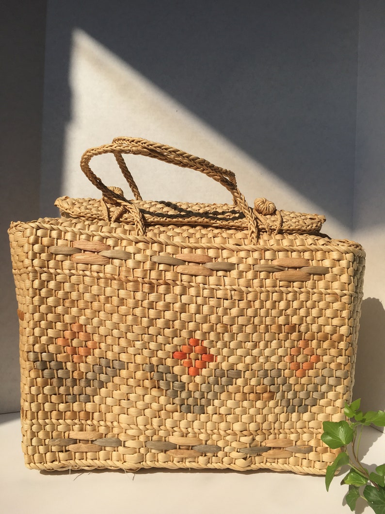 VINTAGE VAULT 1970s Woven Natural Rattan Straw Wicker Shopper Tote Satchel Super large image 1