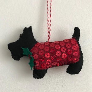 Scottie Hund mit Weihnachtsfeier Jacke, Weihnachtsdekoration, Weihnachtsbaumschmuck, Haustier Weihnachtsdeko, Filzhund mit Pailletten Dekoration