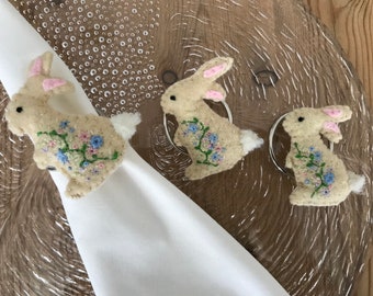 Easter bunny napkin ring, Easter table fabric cloth holder, Bunny rabbit napkin ring for Easter