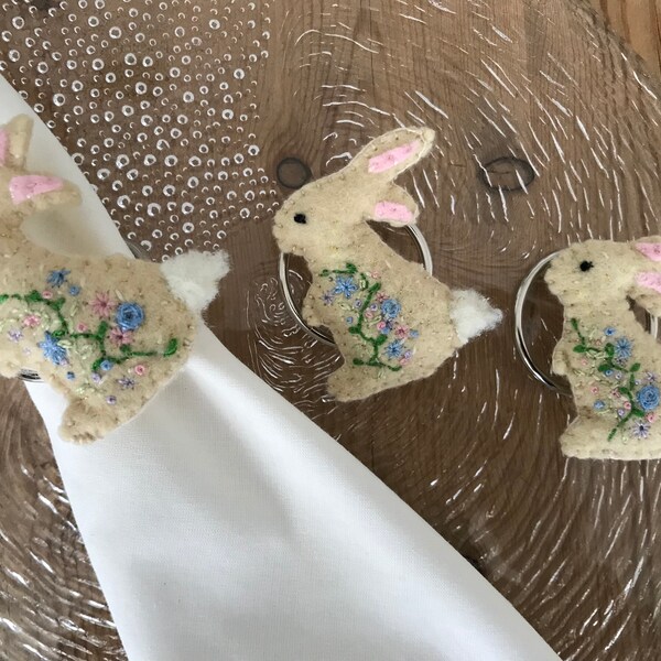 Easter bunny napkin ring, Easter table fabric cloth holder, Bunny rabbit napkin ring for Easter