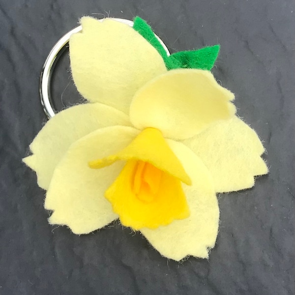 Floral napkin ring, Daisy, Daffodil and Crocus Napkin rings, Flower table fabric cloth holder, flower napkin ring for Summer Garden parties