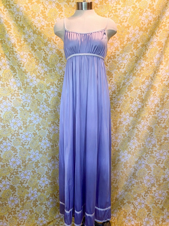 Women's Nightgown / Lavender Nightgown / Vintage