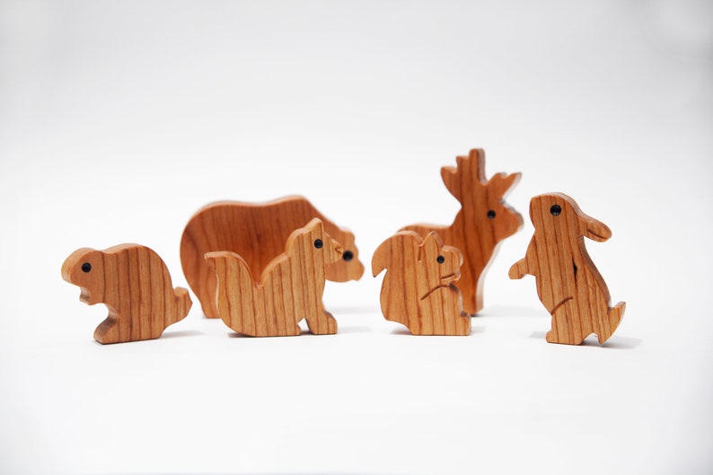 Lilu® Löwen-Holztier Mit Leuchtendem Herz – Handbemalt, FSC®-Holz, DEKRA Geprüft, Waldtiere Spielzeug