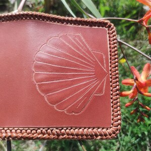 Carteras de cuero repujado y dipinta a mano