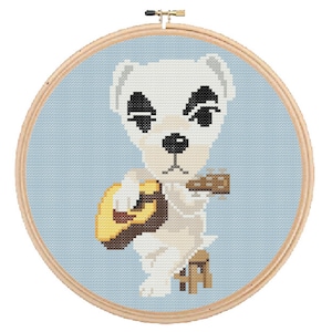 Puede incluir: Un personaje de perro blanco con ojos negros y nariz marrón tocando una guitarra amarilla y marrón. El perro está sentado en un taburete marrón. La imagen es un patrón de punto de cruz.