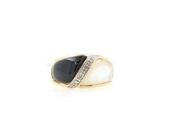 14kt Mother of Pearl and onyx ring size 7
