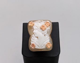 Vintage White Cameo Carved Ring 14K Yellow Gold