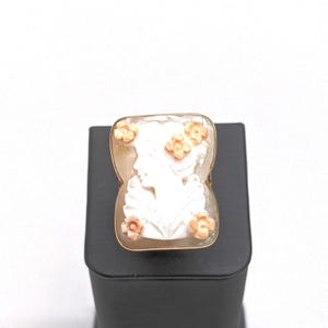 Vintage White Cameo Carved Ring 14K Yellow Gold