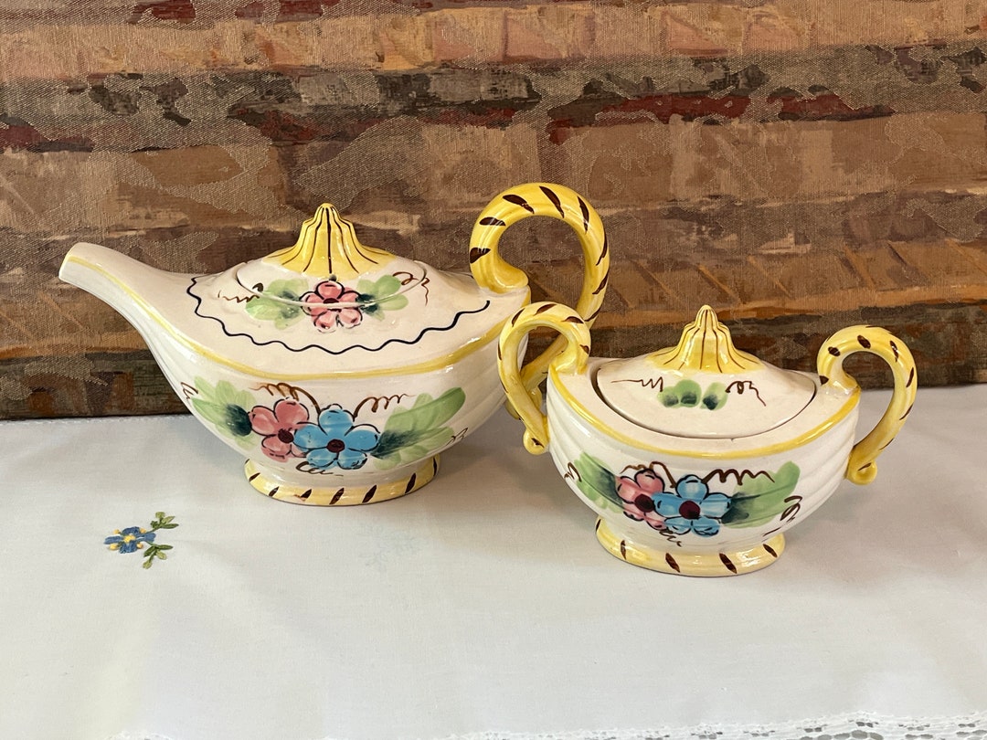 Mid Century Aladdin Lamp Tea Pot W Sugar Bowl Lids Yellow Brown Stripes