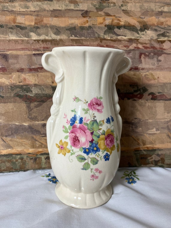 Vintage Cream Urn-Shaped Vase Vintage Cream Urn-Shaped Vase