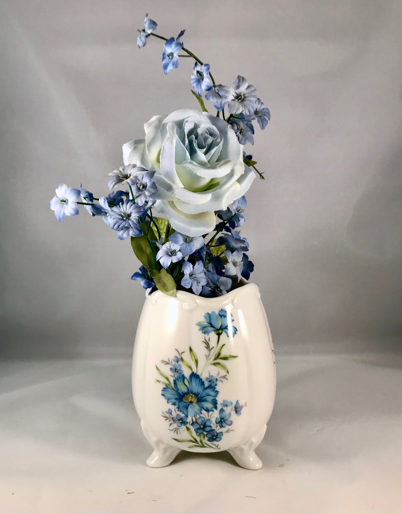 Vtg Inarco Egg Shaped Vase White W Blue Bouquet Flowers Etsy