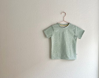 süßes unisex T-Shirt in hellem mint mit weißem Print