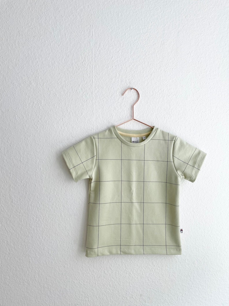 cool T-shirt in light green with minimalist grid print image 1