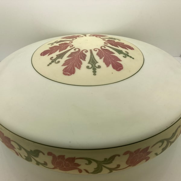Nouveau 13” crème ceiling light fixture