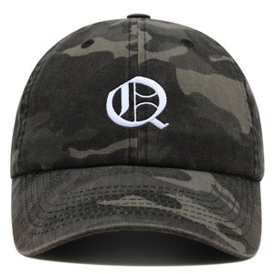 Gorra de béisbol de algodón bordada con la letra Q en inglés antiguo, de primera calidad, con el alfabeto inglés