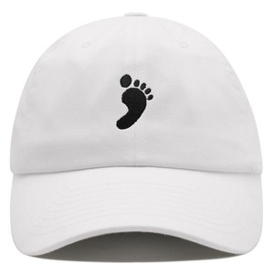 Footprint Premium Dad Hat geborduurde voetjes