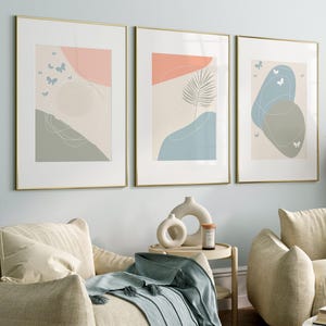 Set di 3 stampe da parete astratte pastello: forme salvia, rosa e blu con farfalle e foglie di palma, decorazioni boho minimaliste per cameretta o camera da letto