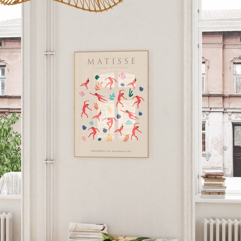 Puede incluir: Un p&oacute;ster con un dise&ntilde;o minimalista que presenta una pintura de Henri Matisse titulada "El Caracol". El p&oacute;ster es de color crema con un marco marr&oacute;n claro. La pintura representa una ventana con figuras rojas bailando en su interior. El texto "MATISSE" est&aacute; en la parte superior del p&oacute;ster, y el texto "LE  SNAIL  (THE  SNAIL) - Henri Matisse, 1953" est&aacute; en la parte inferior.
