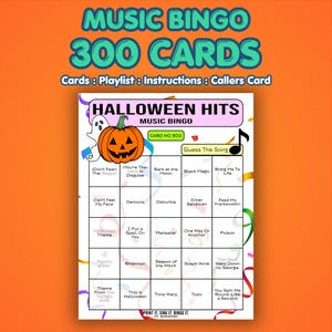 Op de afbeelding: Halloween Hits Muziek Bingo kaart met 300 kaarten. De kaart bevat afbeeldingen van een pompoen, spook en muzieknoot. Bevat songtitels als "Black Magic" en "Bring Me To Life". De kaart is ontworpen voor een Halloween-thema spel.