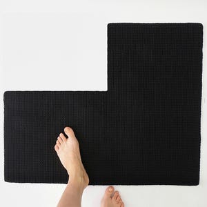 Alfombra de baño en forma de L para baños pequeños: tamaño personalizado y opciones de color. Alfombra de algodón hecha a mano.