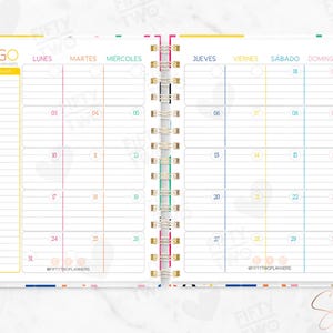 May include: An open spiral-bound planner with a white interior featuring a monthly calendar grid for August, labeled AGO. The layout includes columns for days of the week in Spanish, a vertical checklist, and numbered dates from 01 to 31 in colorful text.