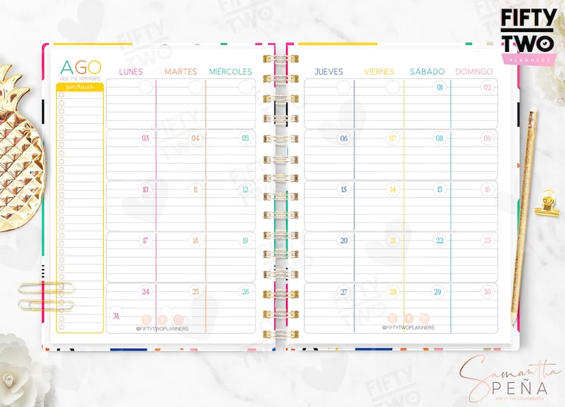 May include: An open spiral-bound planner with a white interior featuring a monthly calendar grid for August, labeled AGO. The layout includes columns for days of the week in Spanish, a vertical checklist, and numbered dates from 01 to 31 in colorful text.