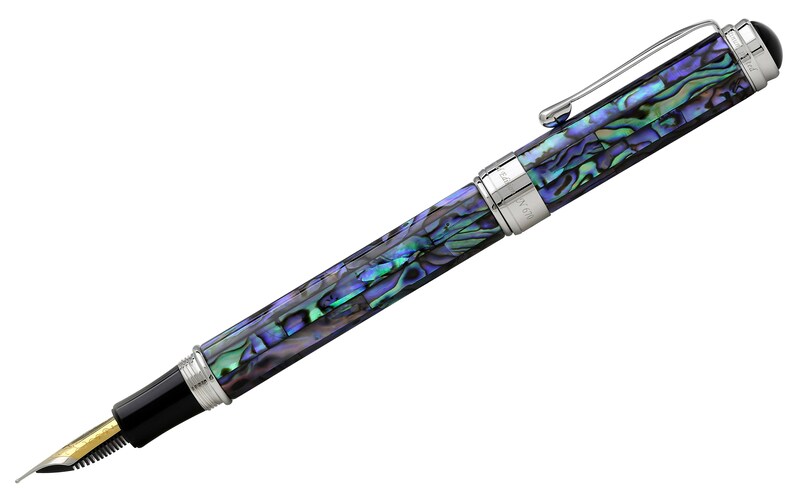 Stylo Plume Alter Ego JAN ZANDER - Ébonite Noir et Bleu, Plaqué Platine, Plume Acier, Tailles Stylo Plume Alter Ego JAN ZANDER - Ébonite Noir et Bleu, Plaqué Platine, Plume Acier, Tailles