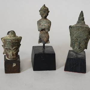 Set aus drei buddhistischen Objekten