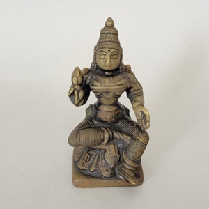 Goddess Lakshmi Statue: Hindu Deity of Wealth