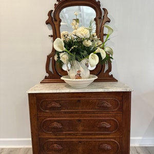 White marble 2024 top dresser