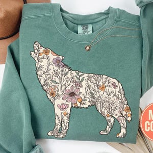Howling Wolf Comfort Colors® Sweatshirt, Wildflower Wolf Sweater, Rustic Wildlife Pullover, Nature Lover Gift