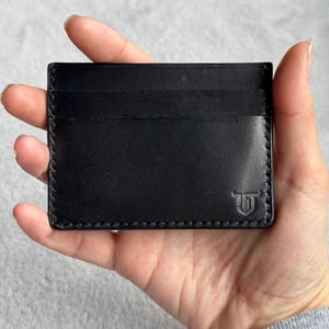 Elegante tarjetero de piel con 4 bolsillos y ranura para billetes. Hecho a medida. Hecho a mano. Curtido vegetal suave. Personalizado.