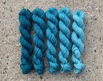 Verde azulado / Mini ovillo degradado / Hilo teñido a mano - Merino superwash - 10 g o 20 g - Degradado