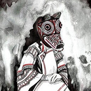 Puede incluir: Una pintura de acuarela de una persona que lleva un vestido blanco y una máscara roja y negra. La persona está de pie frente a un fondo oscuro con nubes blancas.