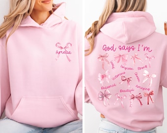 Felpa con cappuccio personalizzata con nome, Dio dice che sono una civetta, felpa con cappuccio con fiocco, Pretty Girl Era, maglione con motivo balletto, abbigliamento di Gesù, regali cristiani, maglietta con fiocco rosa