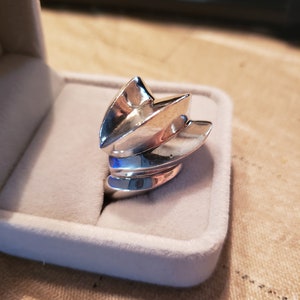 Artist Mikal-Jon Bayanihan wave style Beautiful Statement ring Vintage Modernist TDF!