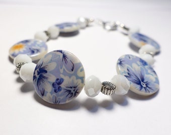 Blue Floral Shell and Glass Bead Bracelet