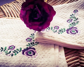 wash cloth with hungarian Kalocsa flower design
