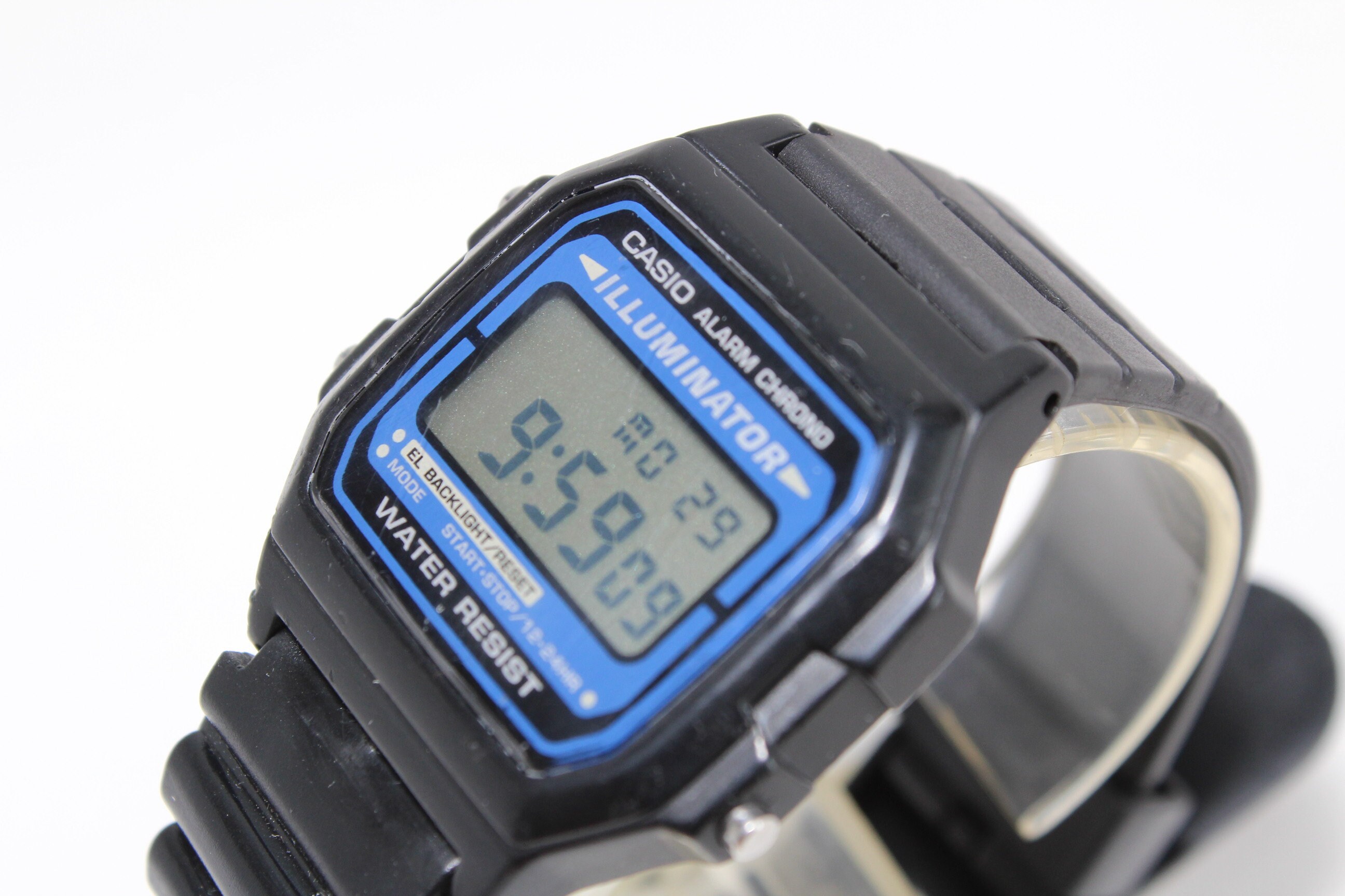 Casio f 105 hotsell