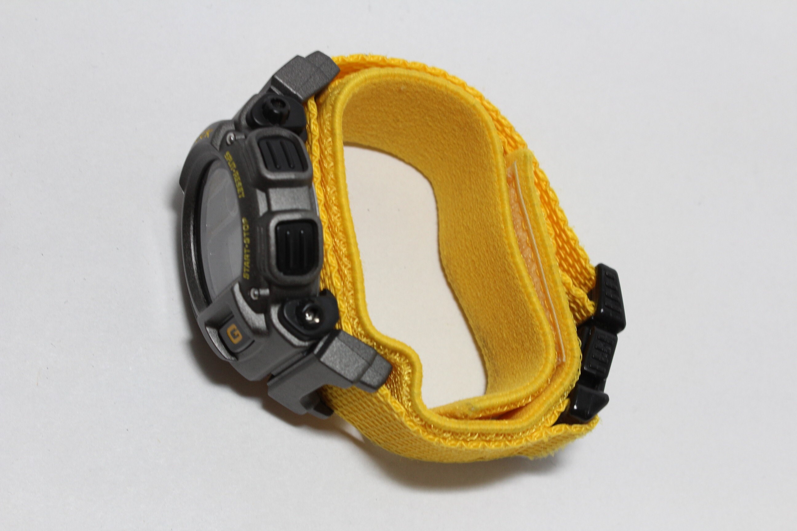 CASIO G-SHOCK DW-8800 Agnes B Aurele Model Gray Yellow Watch CASIO G-SHOCK DW-8800 Agnes B Aurele Model Gray Yellow Watch
