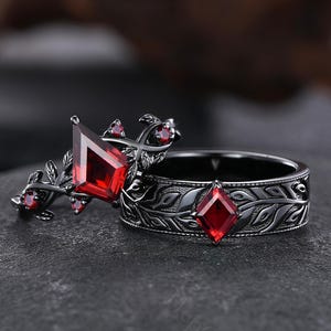 Natural Cluster Garnet Couples Rings Kite Garnet Wedding Ring Set Twig Leaf Ring His and Her Rings Leaf Engraved Men&#39;s Ring Gift for Couples