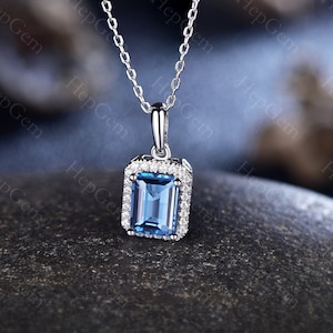 Topaz choker 2025