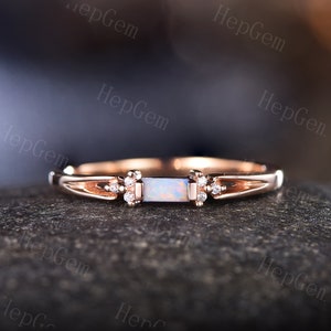 Baguette Feueropal Ehering, 14k Roségold stapelbarer Ring, personalisierte Otc Geburtsstein Ehering, Opalband, Jubiläumsgeschenk für Frauen