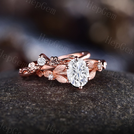 Vintage leaf wedding band deals