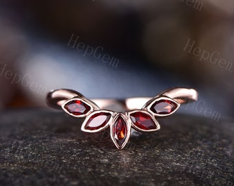 Gebogener Granat Ehering, Marquise Granat, Januar Birthstone Ehering, Stapel Ehering, Rosegold, Jubiläumsgeschenk für Frauen