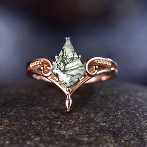 Vintage Kite Cut Green Moss Agate Engagement Ring, Cubic Zirconia Ring for Women Unique Bridal Wedding Ring