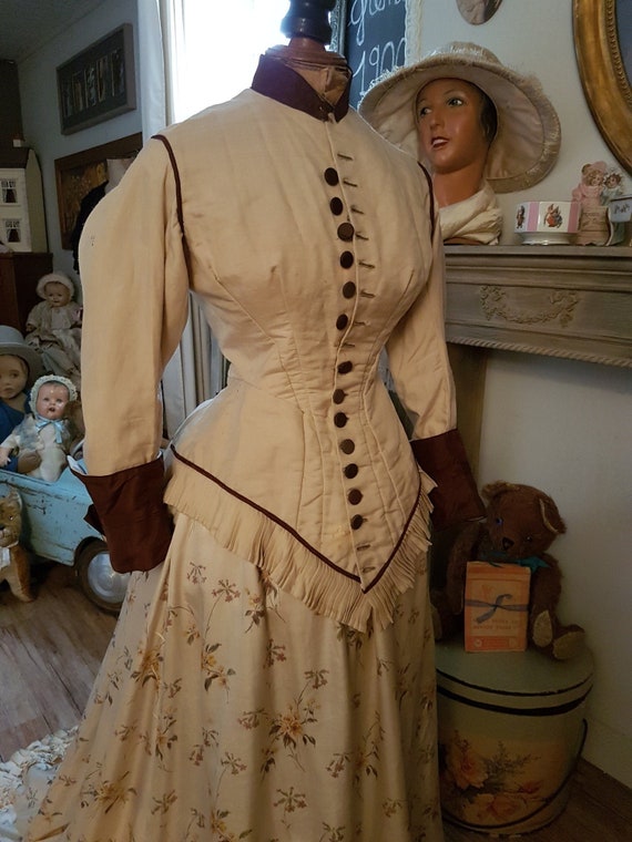 Beautiful and old wild silk jacket 1870's. Antique