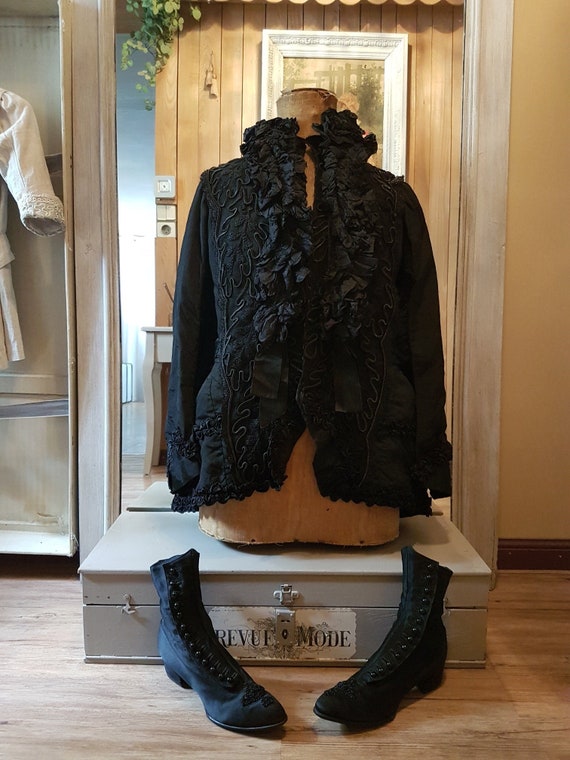 Beautiful jacket in silk, satin and chiffon. Antiq
