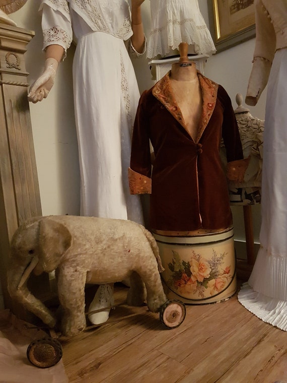 Charming Autumn Colours for this 1912's Jacket...
